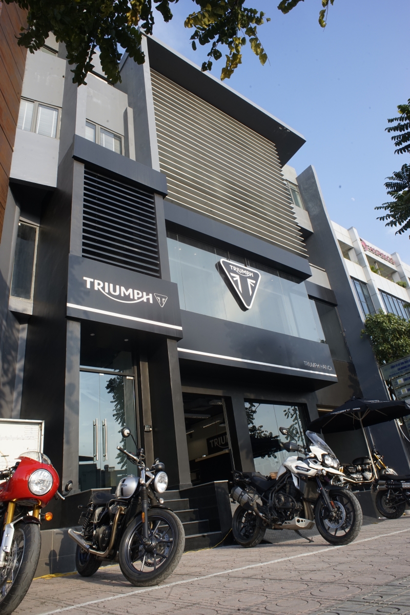 bat mi 3 xe triumph moi sap ve viet nam