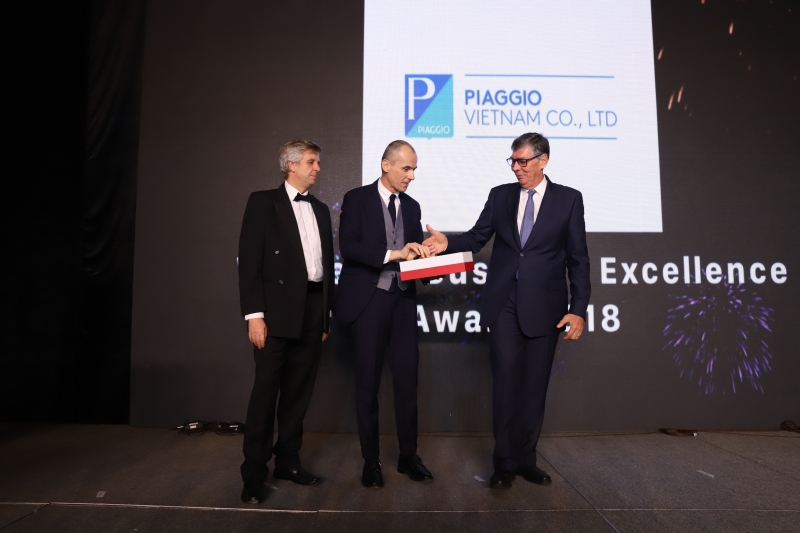 piaggio nhan giai thuong doanh nghiep xuat sac nam 2018