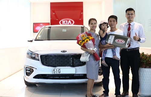 kia sedona moi lap ky luc doanh so sau mot thang ra mat