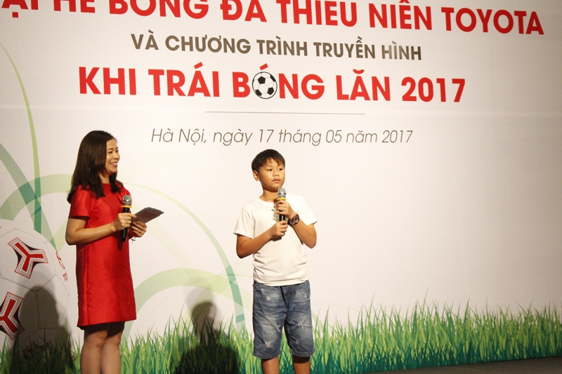 khoi dong trai he bong da thieu nien toyota 2017