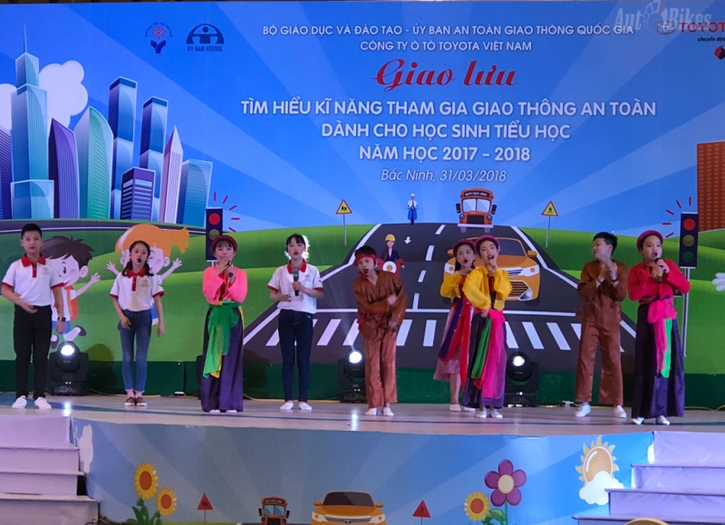 12 nam toyota cung em hoc atgt dong hanh cung tre em viet