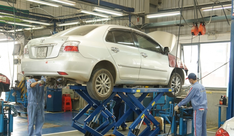 Chọn gara ngoài hay chính hãng cho 'xế cưng'?