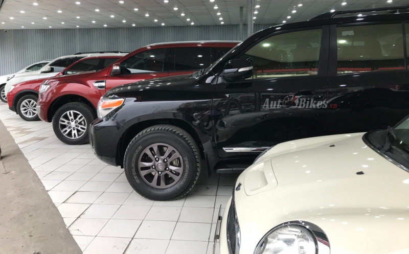 dieu gi khien cac hang xe dua nhau giam gia