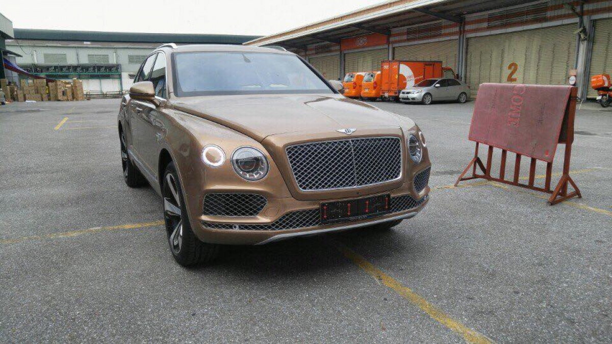 suv hang sang bentley bentayga dau tien ve viet nam