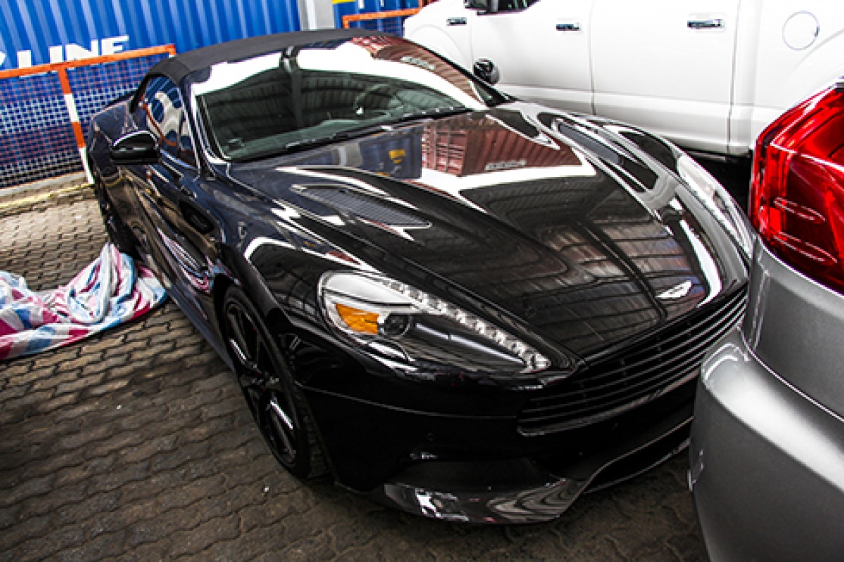 aston martin vanquish mui tran dau tien o viet nam
