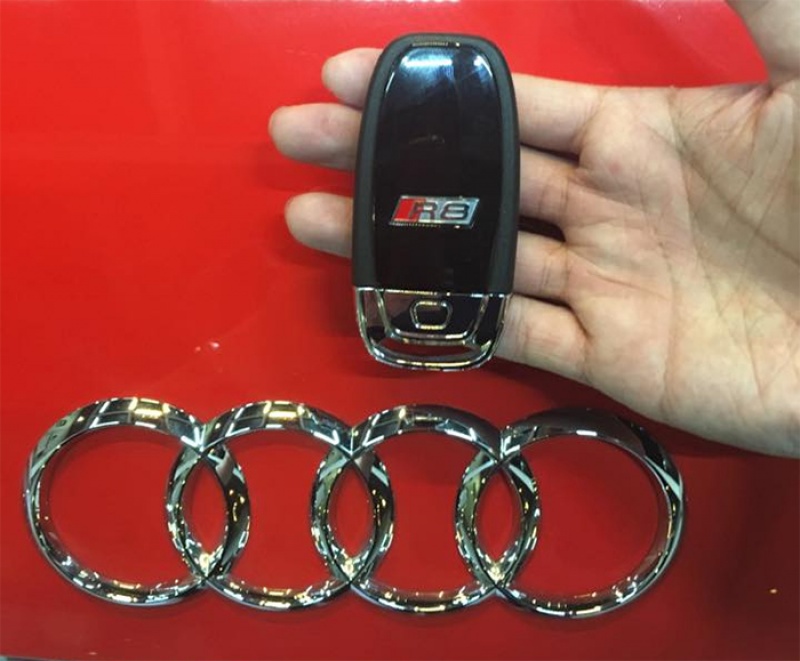 thieu gia phan thanh sam them sieu xe audi r8 v10 plus