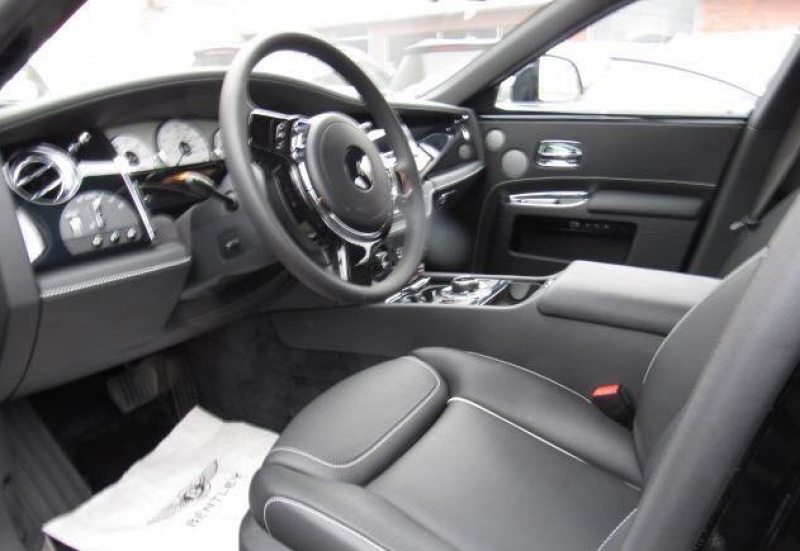 thieu gia duong kon sam them rolls royce ghost hon 30 ty