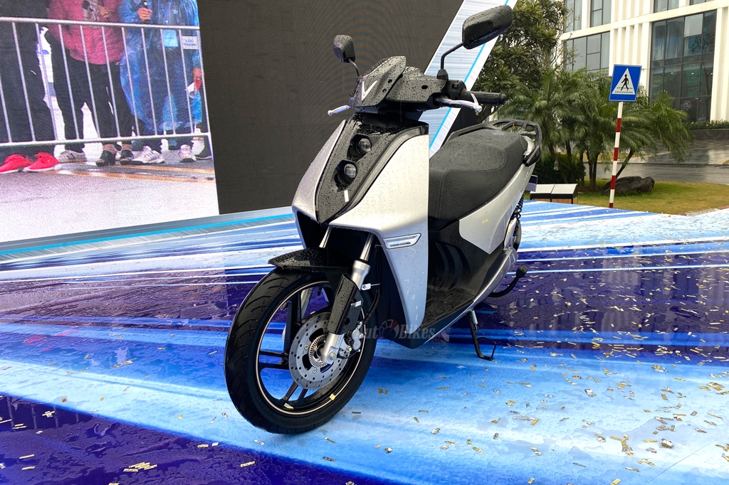 VinFast ra mắt xe máy điện cạnh tranh Honda Vision, SH