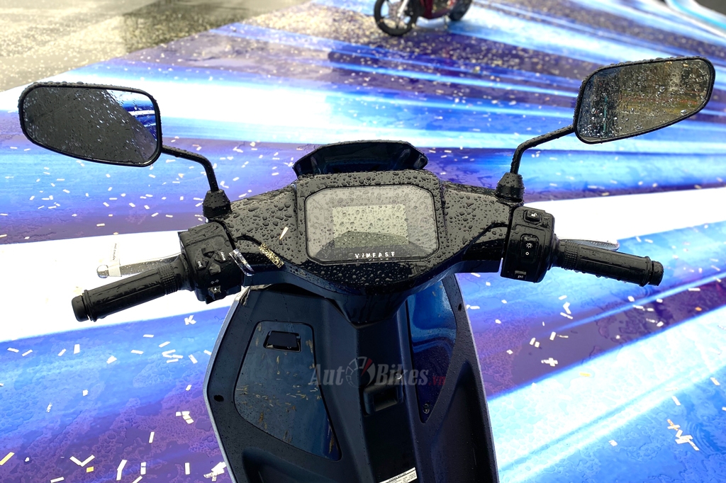 VinFast ra mắt xe máy điện cạnh tranh Honda Vision, SH