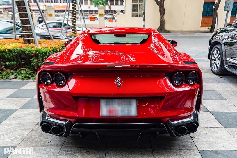 Siêu xe Ferrari 812 mui trần rao bán giá 25 tỷ, màu sơn bằng tiền mua VF 5