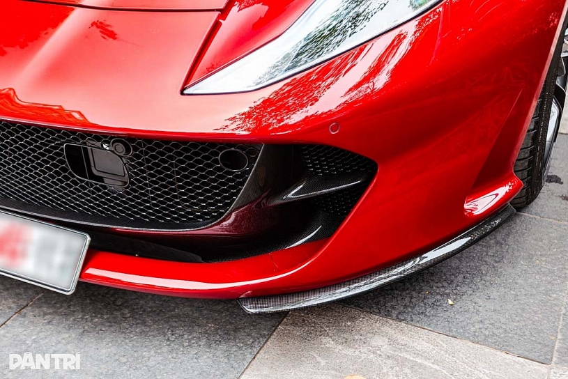 Siêu xe Ferrari 812 mui trần rao bán giá 25 tỷ, màu sơn bằng tiền mua VF 5