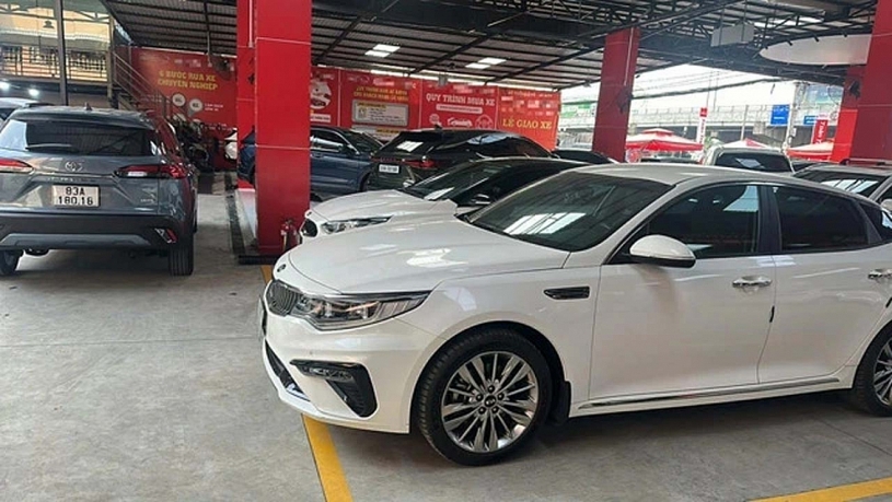 Mua ô tô cũ: Khách hàng sẵn sàng mua giá cao, miễn sao uy tín