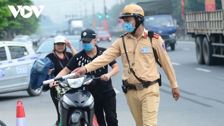 Mức phạt mới nhất năm 2026 cho lỗi xe máy chuyển hướng không bật xi nhan