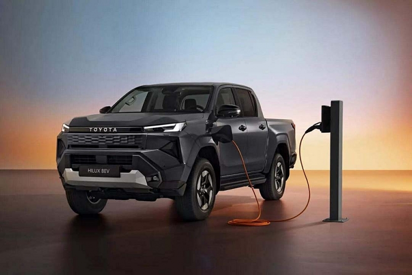Toyota Hilux EV 2026 chính thức ra mắt với phạm vi 240km và tải trọng 715