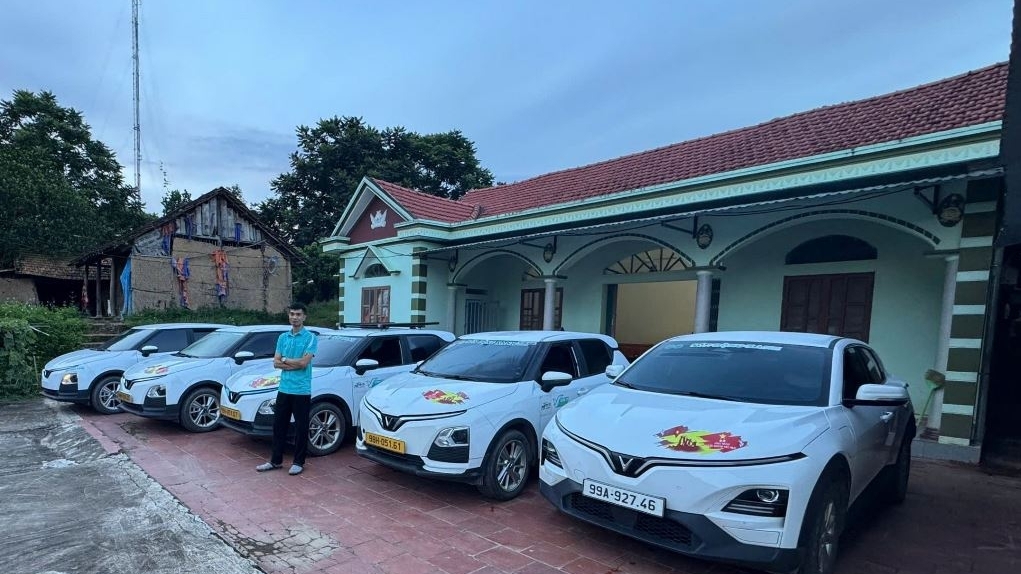 Đầu tư 3 chiếc VF 5 và 1 chiếc Limo Green chạy dịch vụ, chủ xe khẳng định: “Xe điện giúp giữ lại gần như 100% doanh thu”