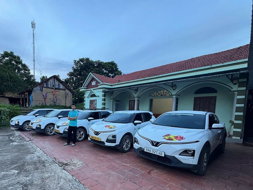 Đầu tư 3 chiếc VF 5 và 1 chiếc Limo Green chạy dịch vụ, chủ xe khẳng định: “Xe điện giúp giữ lại gần như 100% doanh thu”
