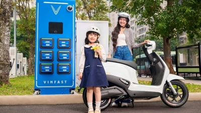 VinFast ra mắt 4 mẫu xe máy điện mới, hoàn thiện lắp đặt 4.500 trạm đổi pin đầu tiên