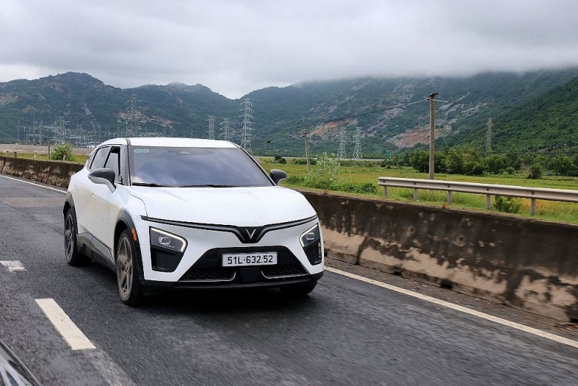 Cơ hội vàng cho người đam mê tốc độ sở hữu VinFast VF 7 giá tốt trước Tết Cơ hội vàng cho người đam mê tốc độ sở hữu VinFast VF 7 giá tốt trước Tết