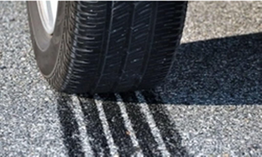 'Giá trị của xe mới so với xe cũ thể hiện khi phanh khẩn cấp' 'Giá trị của xe mới so với xe cũ thể hiện khi phanh khẩn cấp'