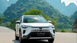 Ưu đãi thuế kích cầu, loạt xe Hybrid Toyota đồng loạt giảm giá sâu