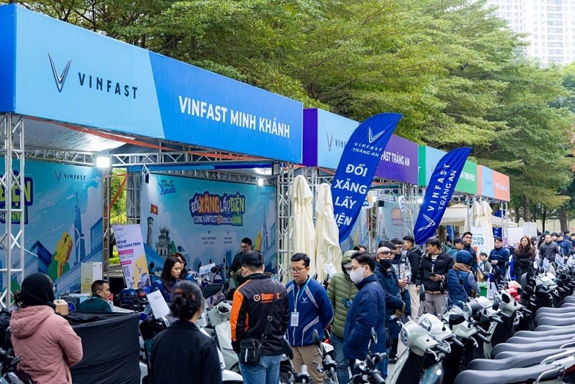 Sôi động ngày hội “đổi xăng lấy điện” của VinFast trên khắp 3 miền Sôi động ngày hội “đổi xăng lấy điện” của VinFast trên khắp 3 miền