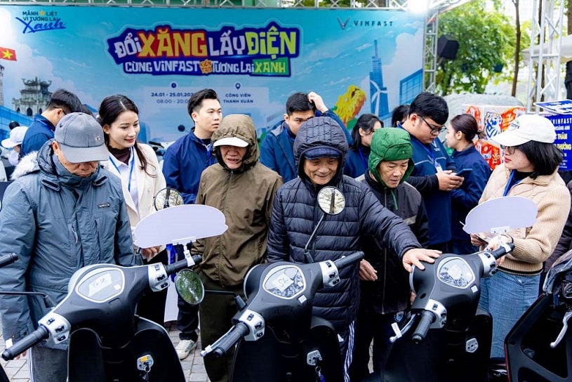 Sôi động ngày hội “đổi xăng lấy điện” của VinFast trên khắp 3 miền Sôi động ngày hội “đổi xăng lấy điện” của VinFast trên khắp 3 miền