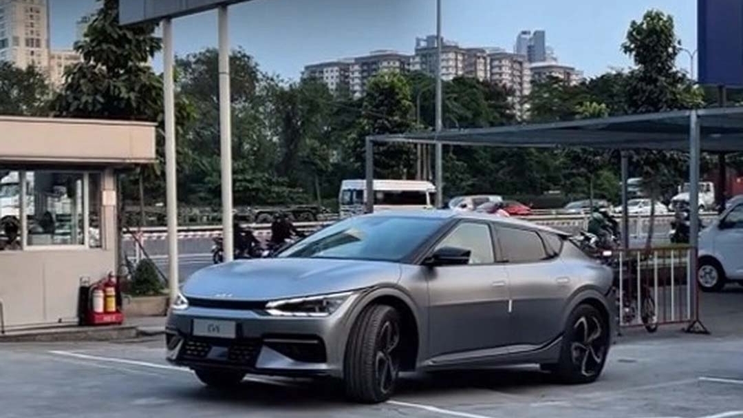 Xe điện Kia xuất hiện tại đại lý, thu hút nhiều sự quan tâm