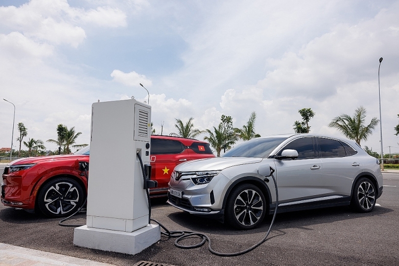 Băng rừng, vượt núi, chạy trăm nghìn km, pin xe điện VinFast bền bỉ vượt kỳ vọng người dùng