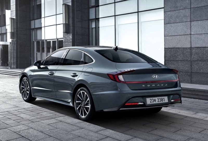 hyundai sonata 2020 lo dien canh tranh toyota camry
