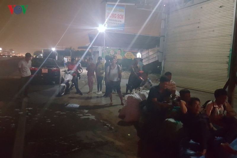 xe khach tro gan 50 nguoi boc chay du doi tren ql 1a