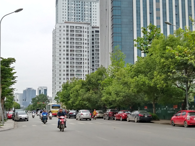  Nhức nhối ô tô chiếm lòng đường làm nơi đỗ xe