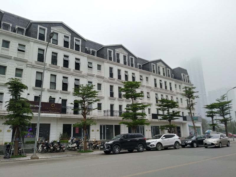  Nhức nhối ô tô chiếm lòng đường làm nơi đỗ xe