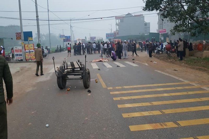 xe khach dam vao doan dua tang chay toc do bao nhieu