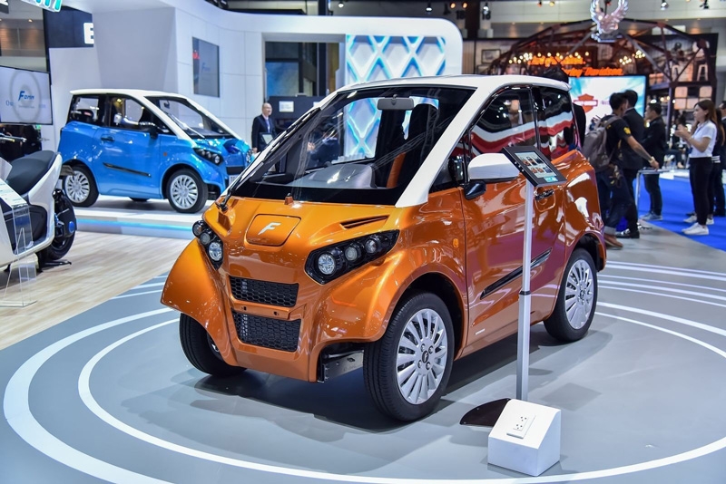 o to dien co kha nang di chuyen tren nuoc gia 250 trieu sap duoc ban tai viet nam