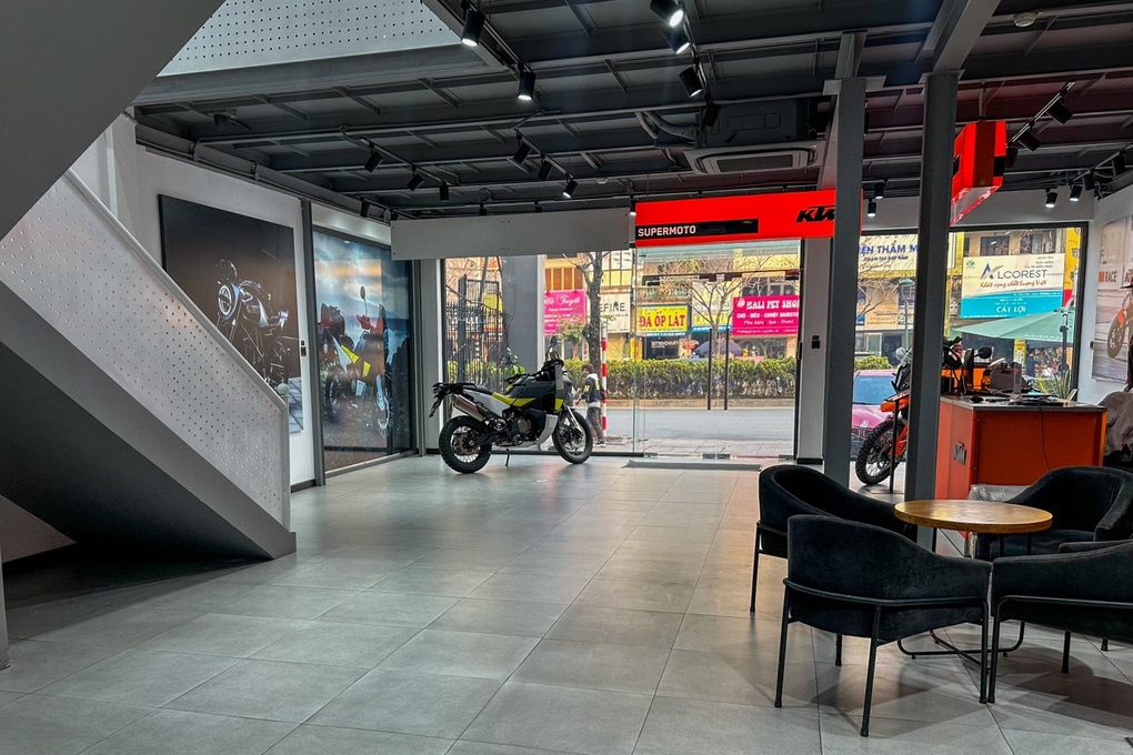 Hãng mô tô được khách Việt yêu thích bất ngờ đóng showroom tại Hà Nội - 3