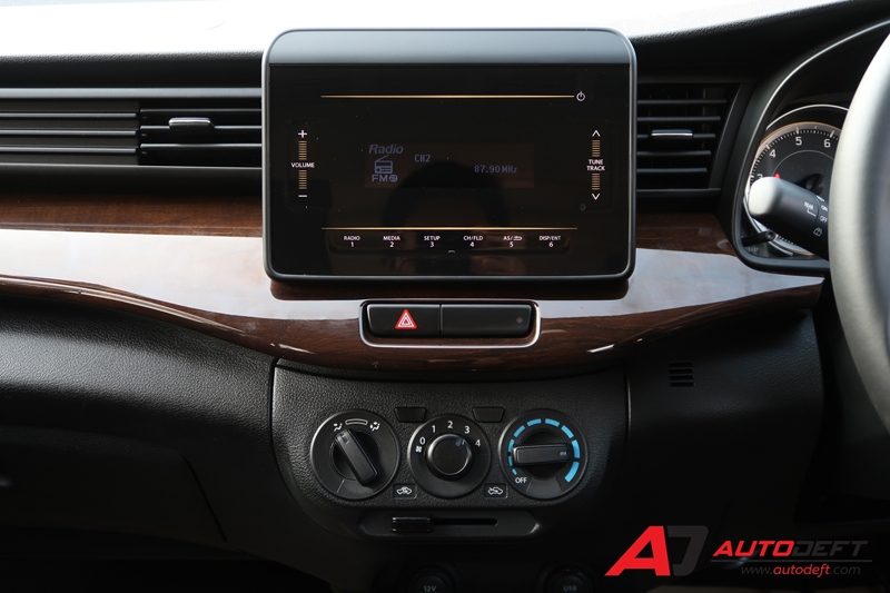 suzuki ertiga 2019 gia 478 trieu dong canh tranh mitsubishi xpander