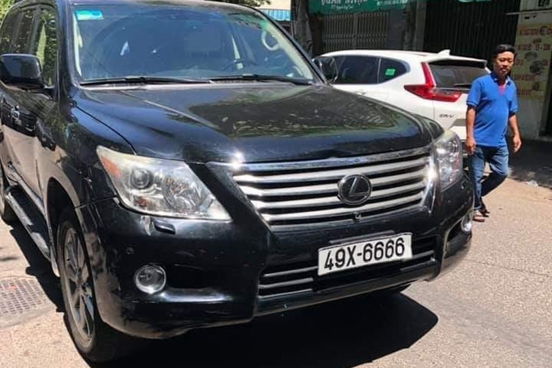 Lexus biển tứ quý tông đoàn đưa tang khiến 3 người thiệt mạng