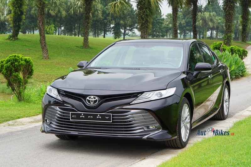 Chi tiết Toyota Camry XLE 2019 nhập Mỹ giá 255 tỷ tại Việt Nam