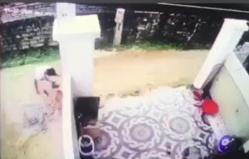 Tài xế lùi xe cán chết bé trai, xóa hiện trường rồi bỏ trốn