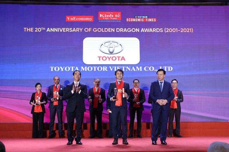 Toyota Việt Nam nhận giải thưởng Rồng Vàng 2021