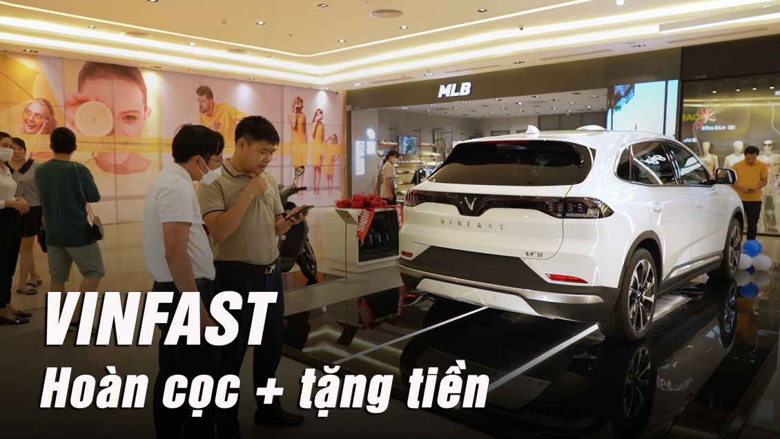 Video: VinFast hoàn cọc, thêm tiền cho khách 'quay xe'