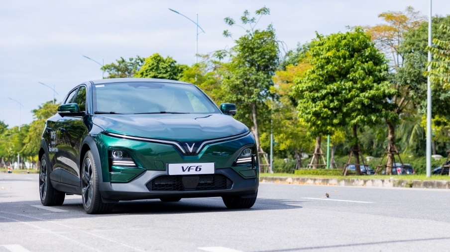 vinfast giam gia nhieu mau o to dien