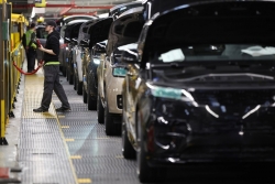 Land Rover, Jaguar ngừng mang xe tới Mỹ