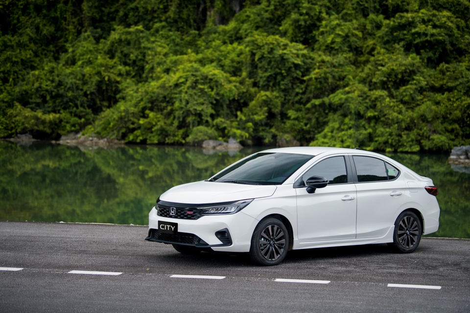 Top 10 ô tô bán chạy nhất Việt Nam tháng 4/2025: VinFast chiếm ưu thế