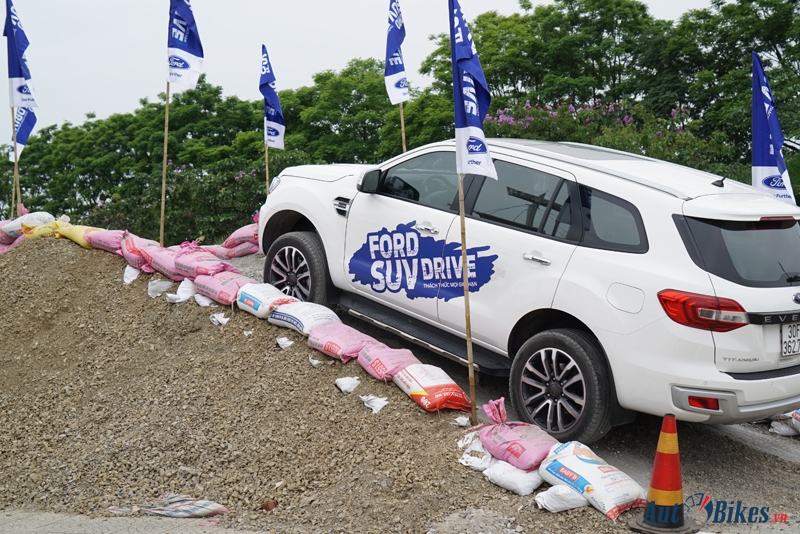Trải nghiệm dàn xe SUV bạc tỷ của Ford tại Hà Nội với 6 thử thách ‘khó nhằn’