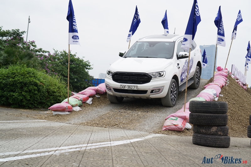 Trải nghiệm dàn xe SUV bạc tỷ của Ford tại Hà Nội với 6 thử thách ‘khó nhằn’