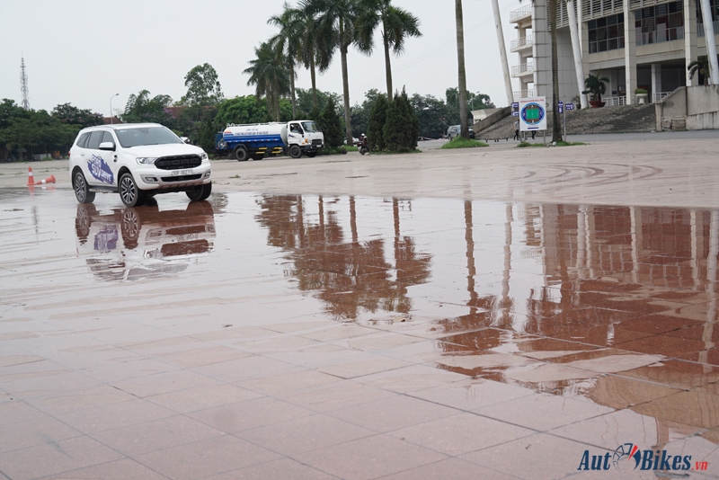 Trải nghiệm dàn xe SUV bạc tỷ của Ford tại Hà Nội với 6 thử thách ‘khó nhằn’