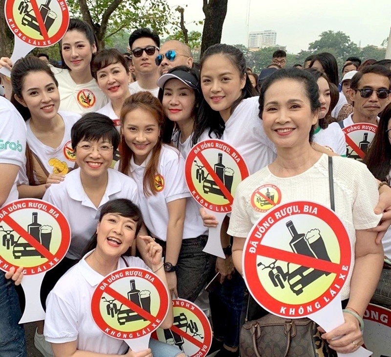 hon 10 nghin nguoi di bo keu goi da uong ruou bia khong lai xe