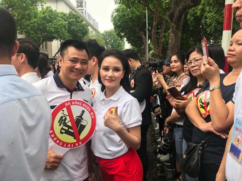 hon 10 nghin nguoi di bo keu goi da uong ruou bia khong lai xe