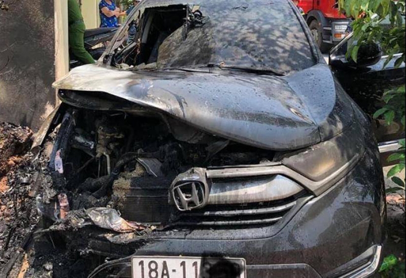 honda cr v bat ngo phat no giua nang nong ky luc